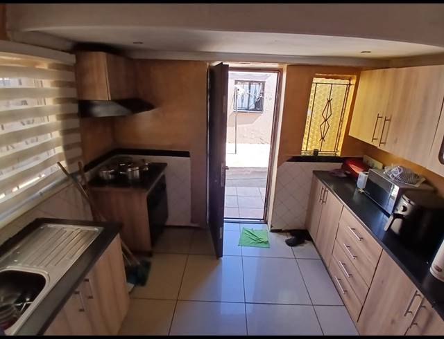 2 BEDROOM HOUSE FOR SALE IN SEBOKENG ZONE 11